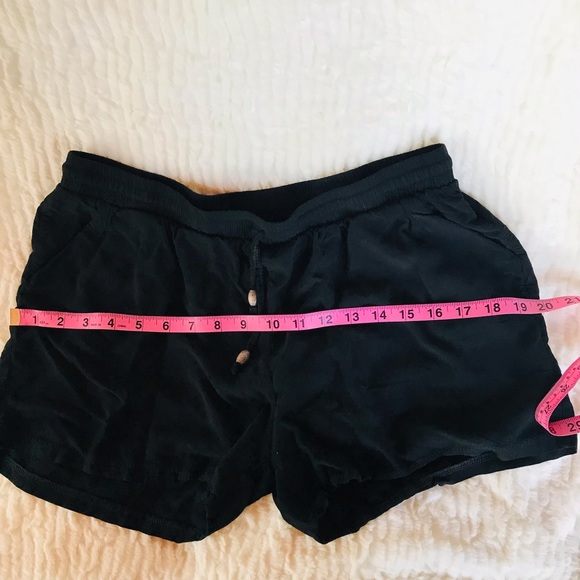 3 elastic band shorts - Picture 3 of 14